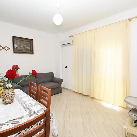 2 Bedroom Apartment, * Avlonya