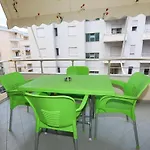 アパート 2 Bedroom Apartment,