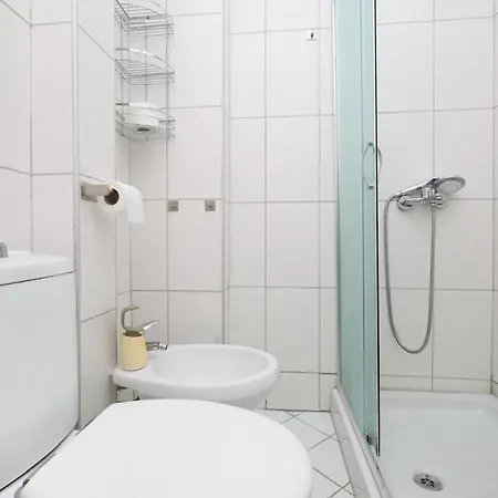 2 Bedroom Apartment, Apartment *